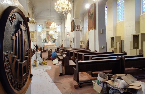 Jonavos Šv. apaštalo Jokūbo bažnyčioje - pirmosios mišios po remonto pertraukos