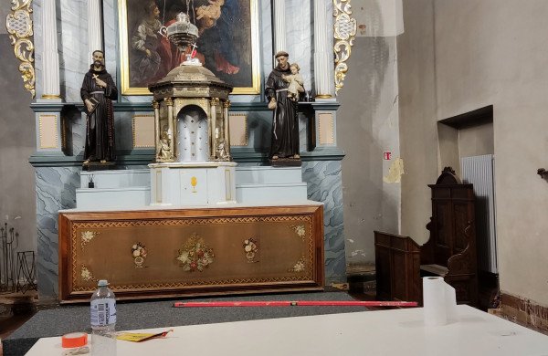 Jonavos Šv. apaštalo Jokūbo bažnyčioje - pirmosios mišios po remonto pertraukos