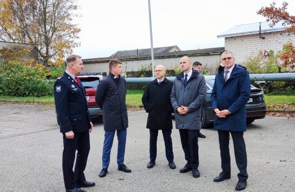 Ministras M. Katelynas Jonavoje: iškeltos Ruklos ir Panoterių romų problemos, aptarta naujos gaisrinės statyba