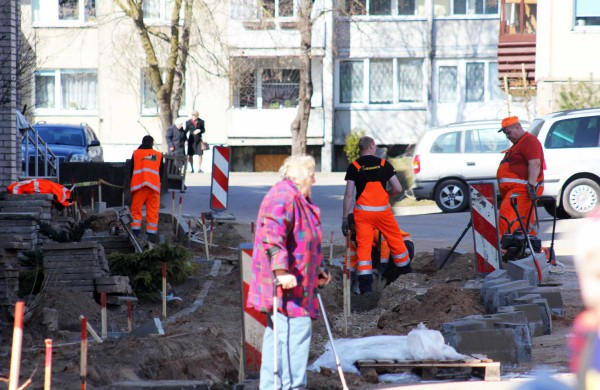 Prasidėjo kiemų tvarkymo darbai: šiemet darbams skirta 300 tūkst. eurų