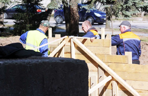 Prasidėjo kiemų tvarkymo darbai: šiemet darbams skirta 300 tūkst. eurų