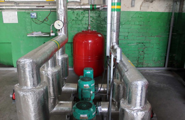 Jonavos šilumos tinklai: nuostoliai mažėja, o šildymo sezonas gyventojų nebegąsdina taip, kaip prieš dešimtmetį