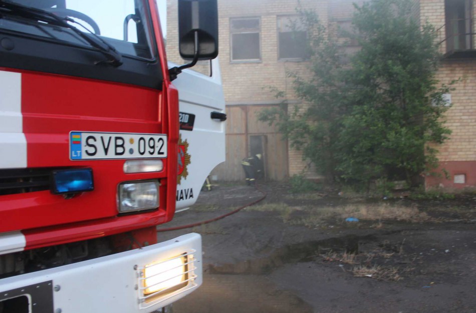 Iš „Achemos“ kaminų rūkstančius dūmus palaikė gaisru