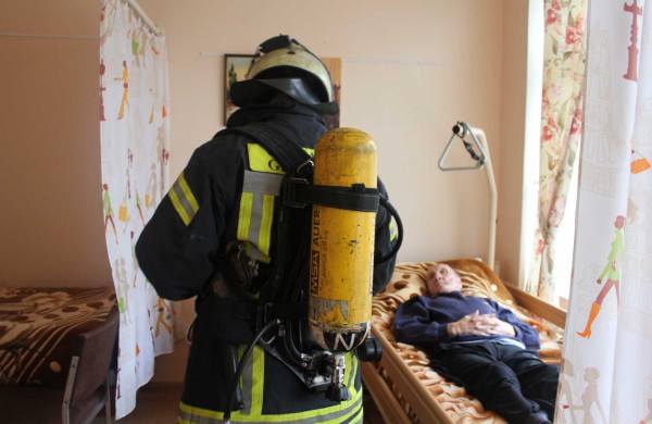 Jonavos globos namuose - ugniagesių pratybos