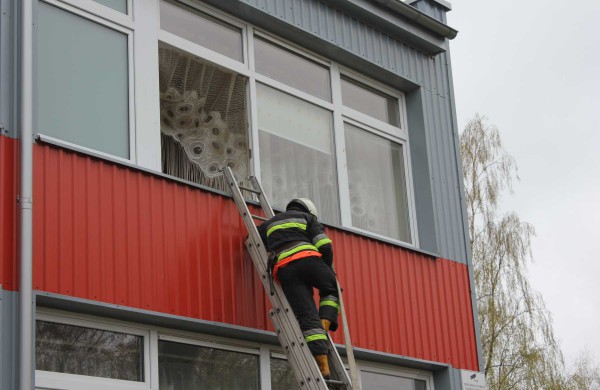 Jonavos globos namuose - ugniagesių pratybos