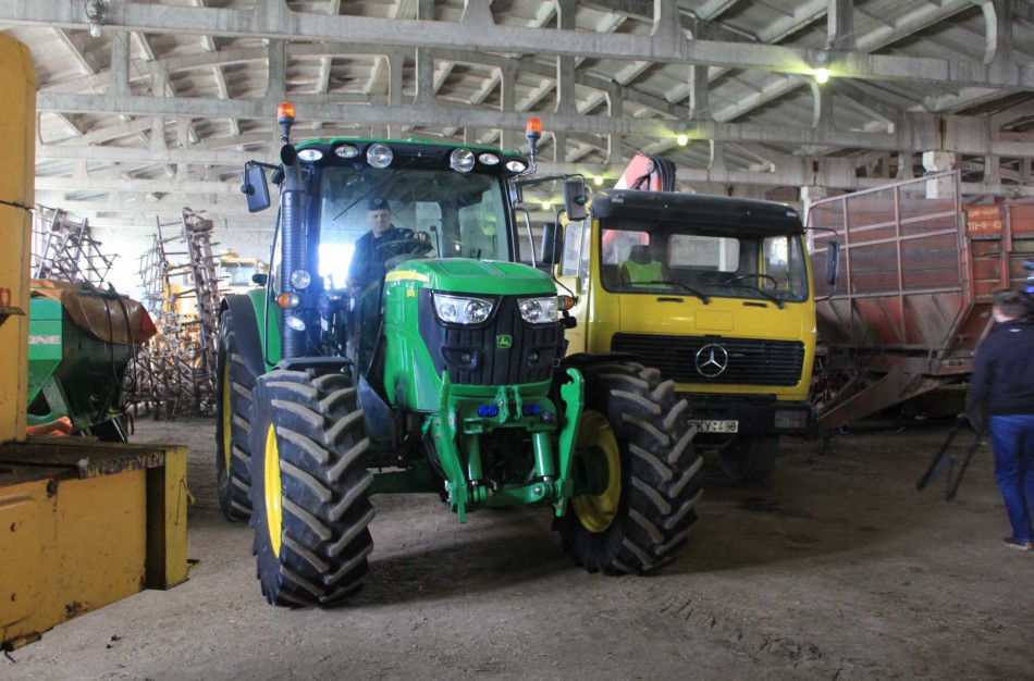 Jonavos rajone rasti septyni Švedijoje vogti traktoriai