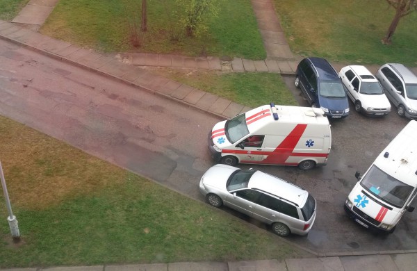 Dviguba tragedija: prieš vyro laidotuves keistomis aplinkybėmis mirė jo draugė