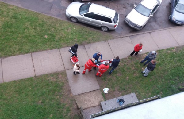 Dviguba tragedija: prieš vyro laidotuves keistomis aplinkybėmis mirė jo draugė