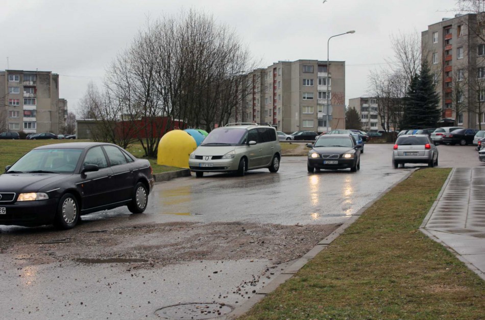 Pokyčiai po gatvių rekonstrukcijos: naujos dviračių takų atkarpos, „kišenės“ trumpam automobilių sustojimui, apšvietimas