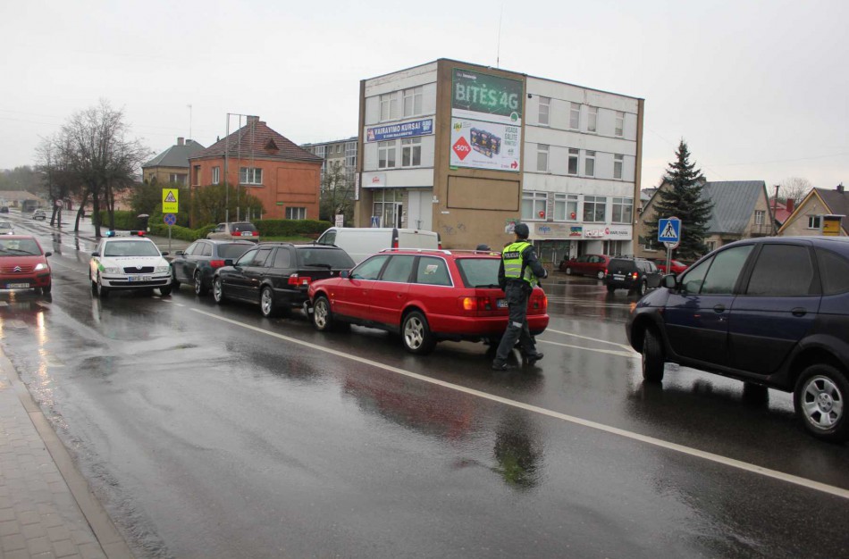 Tiltas per Nerį šią savaitę vairuotojams "nedraugiškas"