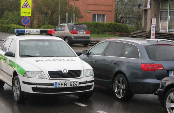 Tiltas per Nerį šią savaitę vairuotojams "nedraugiškas"