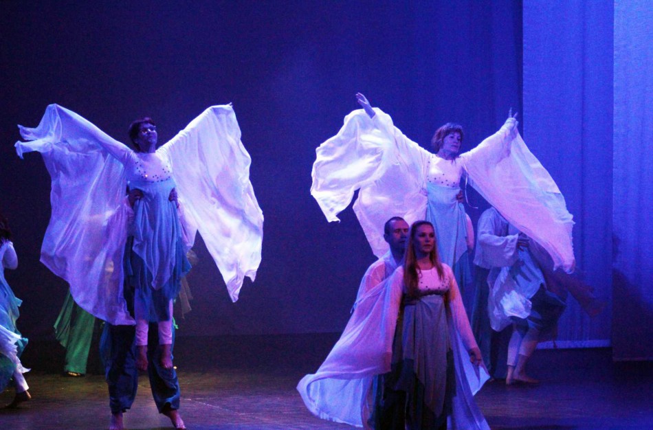 Jonavos kultūros centre jaukiai ir stilingai pasveikintos mamos