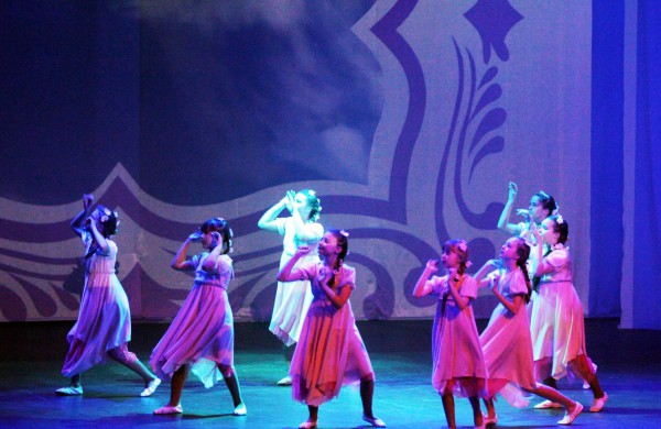 Jonavos kultūros centre jaukiai ir stilingai pasveikintos mamos