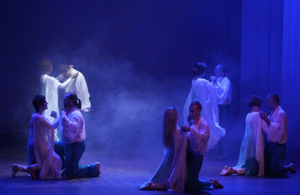 Jonavos kultūros centre jaukiai ir stilingai pasveikintos mamos