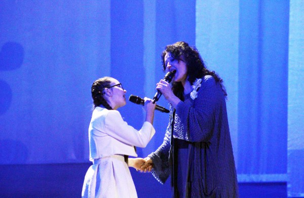 Jonavos kultūros centre jaukiai ir stilingai pasveikintos mamos