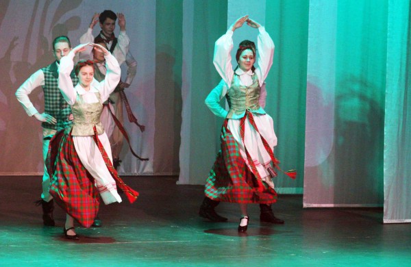 Jonavos kultūros centre jaukiai ir stilingai pasveikintos mamos