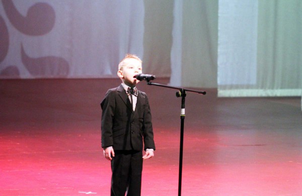 Jonavos kultūros centre jaukiai ir stilingai pasveikintos mamos