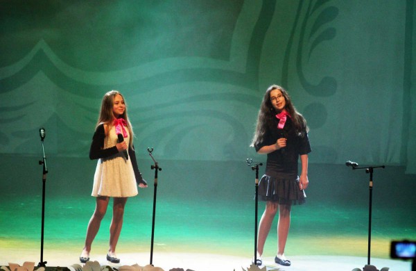 Jonavos kultūros centre jaukiai ir stilingai pasveikintos mamos