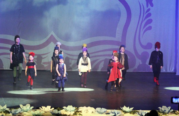 Jonavos kultūros centre jaukiai ir stilingai pasveikintos mamos