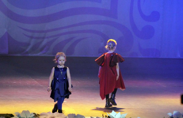 Jonavos kultūros centre jaukiai ir stilingai pasveikintos mamos