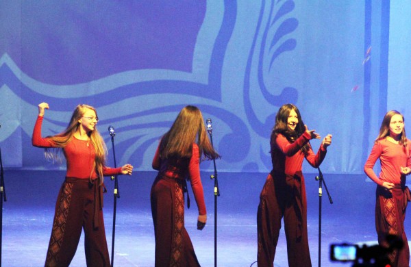 Jonavos kultūros centre jaukiai ir stilingai pasveikintos mamos