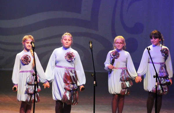 Jonavos kultūros centre jaukiai ir stilingai pasveikintos mamos