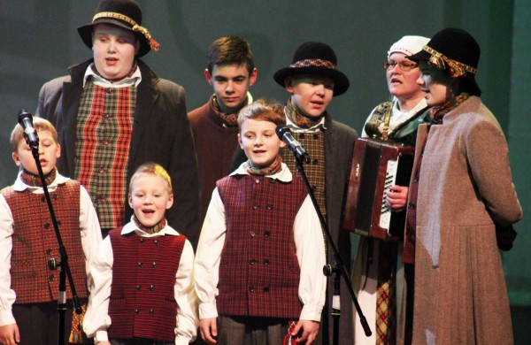 Jonavos kultūros centre jaukiai ir stilingai pasveikintos mamos