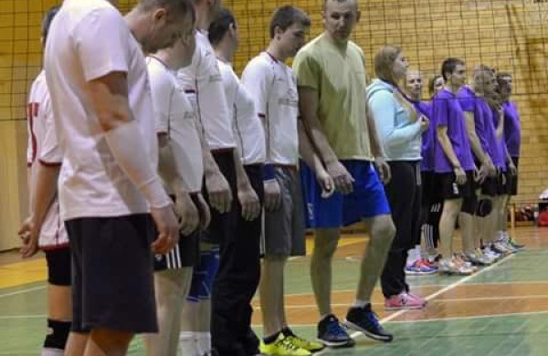 Rajono tinklinio pirmenybėse – lyderių nesėkmės jau pirmose rungtynėse