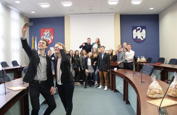 Jonavos moksleiviai – politikų kailyje