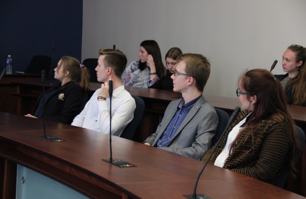 Jonavos moksleiviai – politikų kailyje