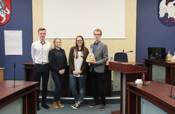 Jonavos moksleiviai – politikų kailyje