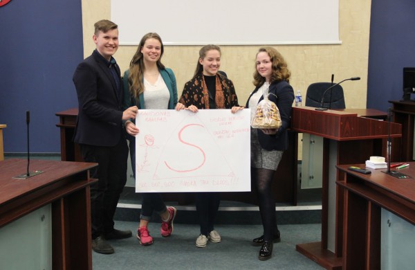 Jonavos moksleiviai – politikų kailyje