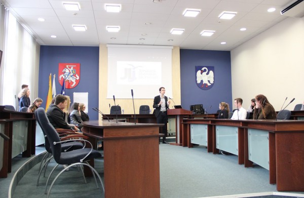 Jonavos moksleiviai – politikų kailyje