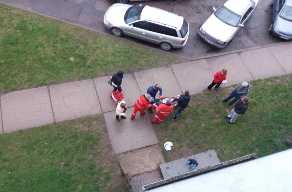 Mirusios moters mama: „Ji pati iš ligoninės išeiti negalėjo, sūnus ją išnešė ant rankų“