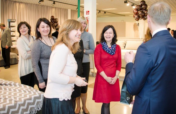 Čiužinių gamintoja įmonė „Lonas“ gimtadienio proga atnaujino parduotuvę Kaune