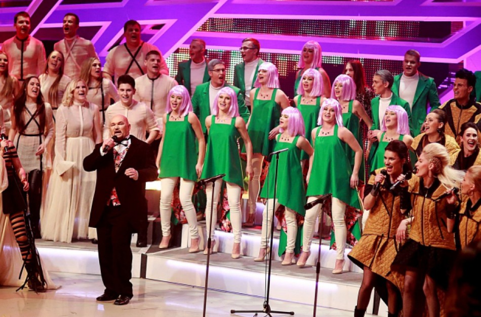 „Jonavos pavasario“ choro merginų perukai - ryškiausia detalė