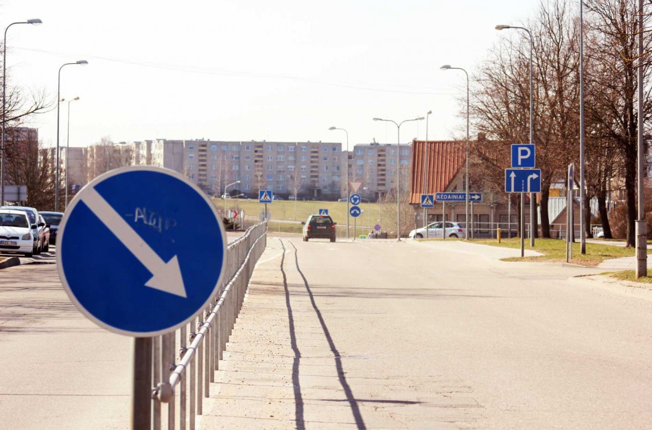 Gatvėje prie naujojo prekybos centro „Norfa“ bus panaikinta skiriamoji tvorelė