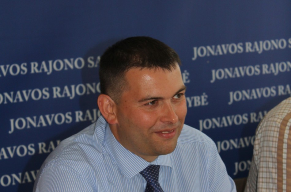 Akmuo - ir į savo daržą: surengti tikrų seniūnaičių rinkimų nepavyko