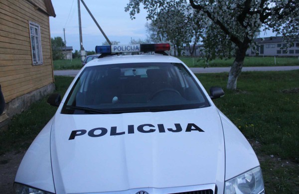 Penktadienis, 13: penkiolikmetę įmetė į tvenkinį, muštynės miesto centre, sugyventinių konfliktas