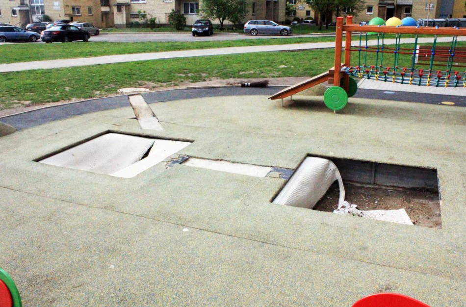 Nuostoliai dėl suniokotų batutų – 1400 eurų