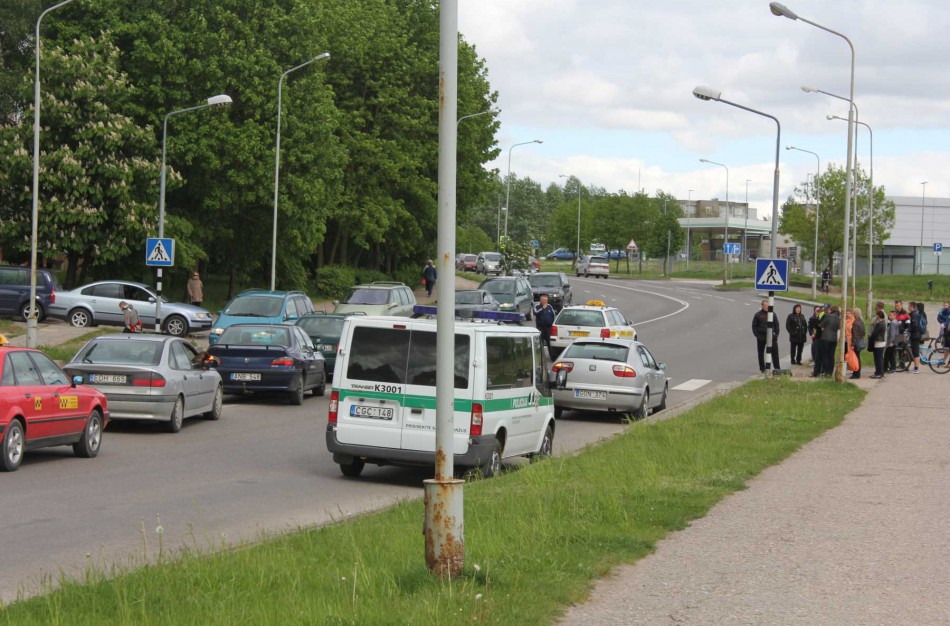 Taksi automobilis partrenkė per pėsčiųjų perėją ėjusį mažametį