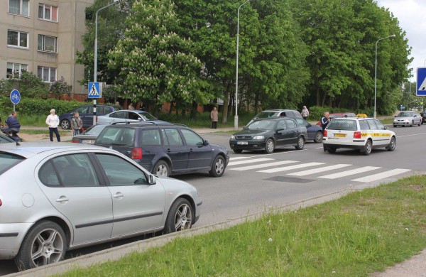 Taksi automobilis partrenkė per pėsčiųjų perėją ėjusį mažametį