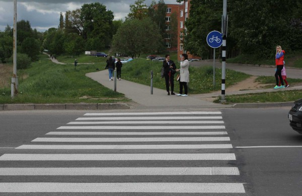 Taksi automobilis partrenkė per pėsčiųjų perėją ėjusį mažametį