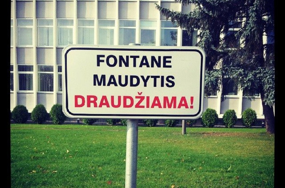 Ar reikalingi užrašai prie fontano?