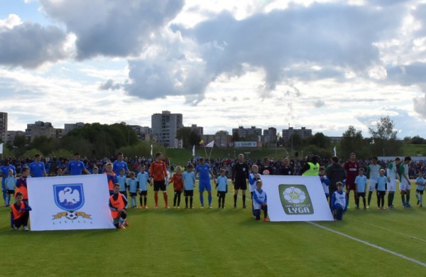 Į „Lietavos“ rungtynes su žalgiriečiais susirinko per tūkstantis futbolo mėgėjų