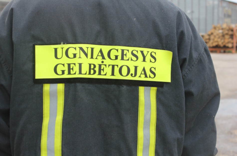Kodėl prie namo stovi gaisrinė?