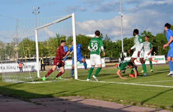 Į „Lietavos“ rungtynes su žalgiriečiais susirinko per tūkstantis futbolo mėgėjų
