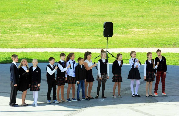 Joninių slėnyje - R.Samulevičiaus progimnazijos auklėtinių koncertas