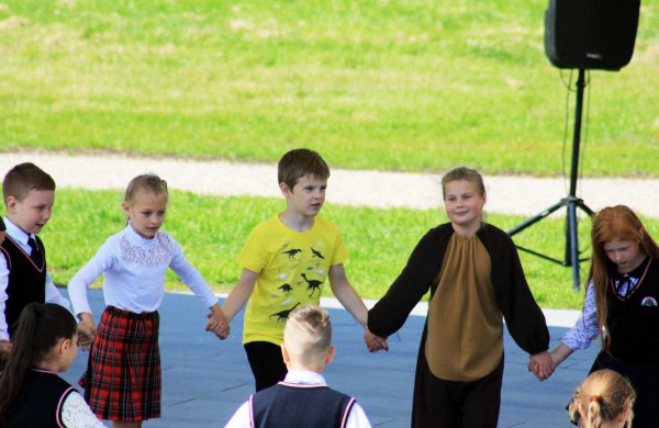 Joninių slėnyje - R.Samulevičiaus progimnazijos auklėtinių koncertas