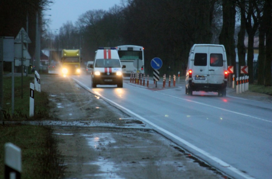 Vartai į miestą – nematydami tamsoje vairuotojai važiuoja „kiaurai“